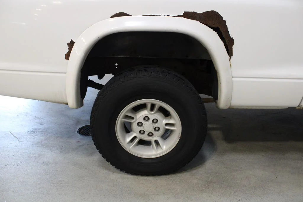 Used 2000 White Dodge Sport image 21
