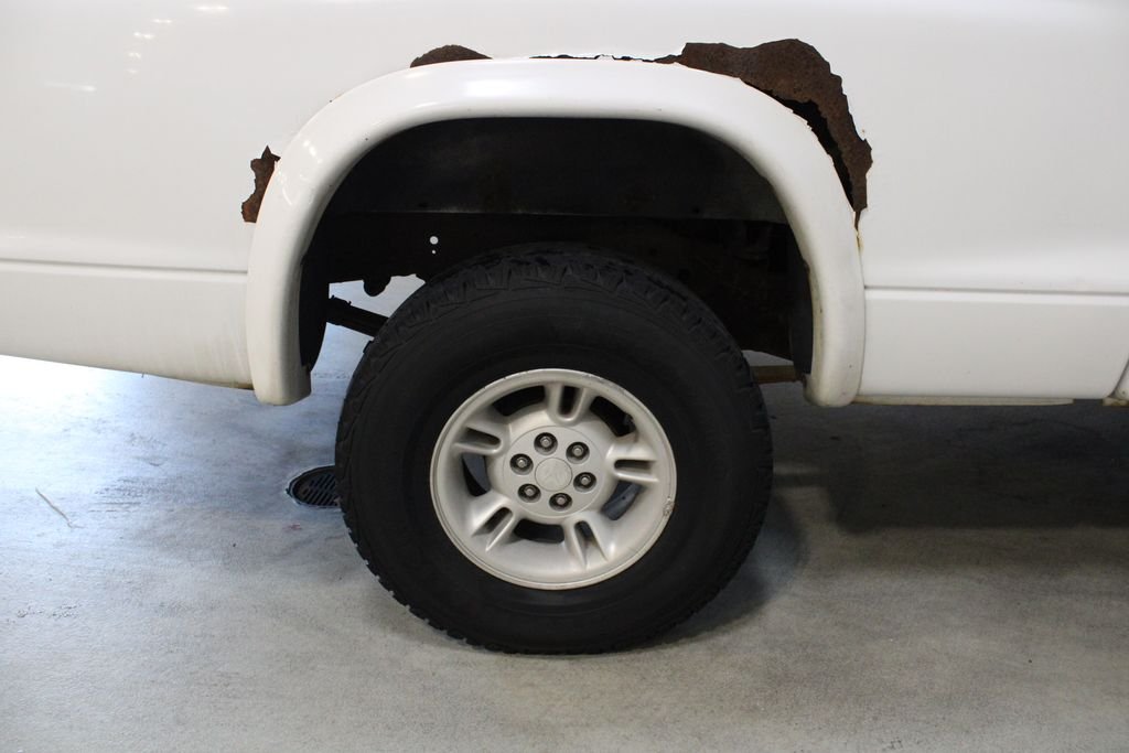 Used 2000 White Dodge Sport image 21