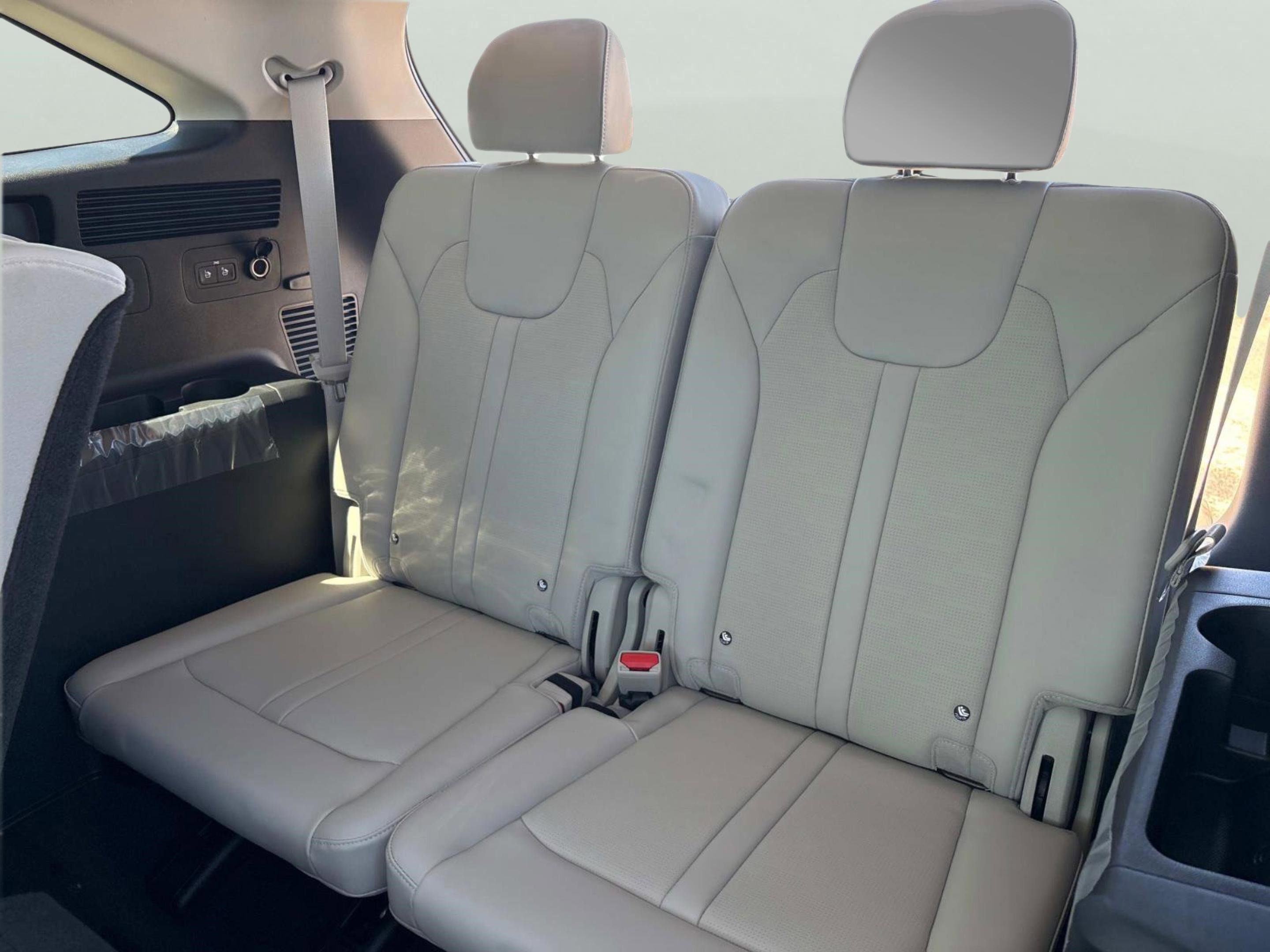 2025 Kia Sorento S - Photo 18