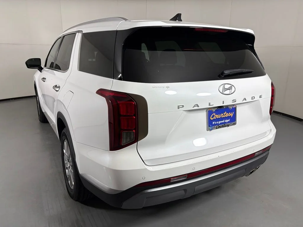 Used 2024 White Hyundai SEL image 6
