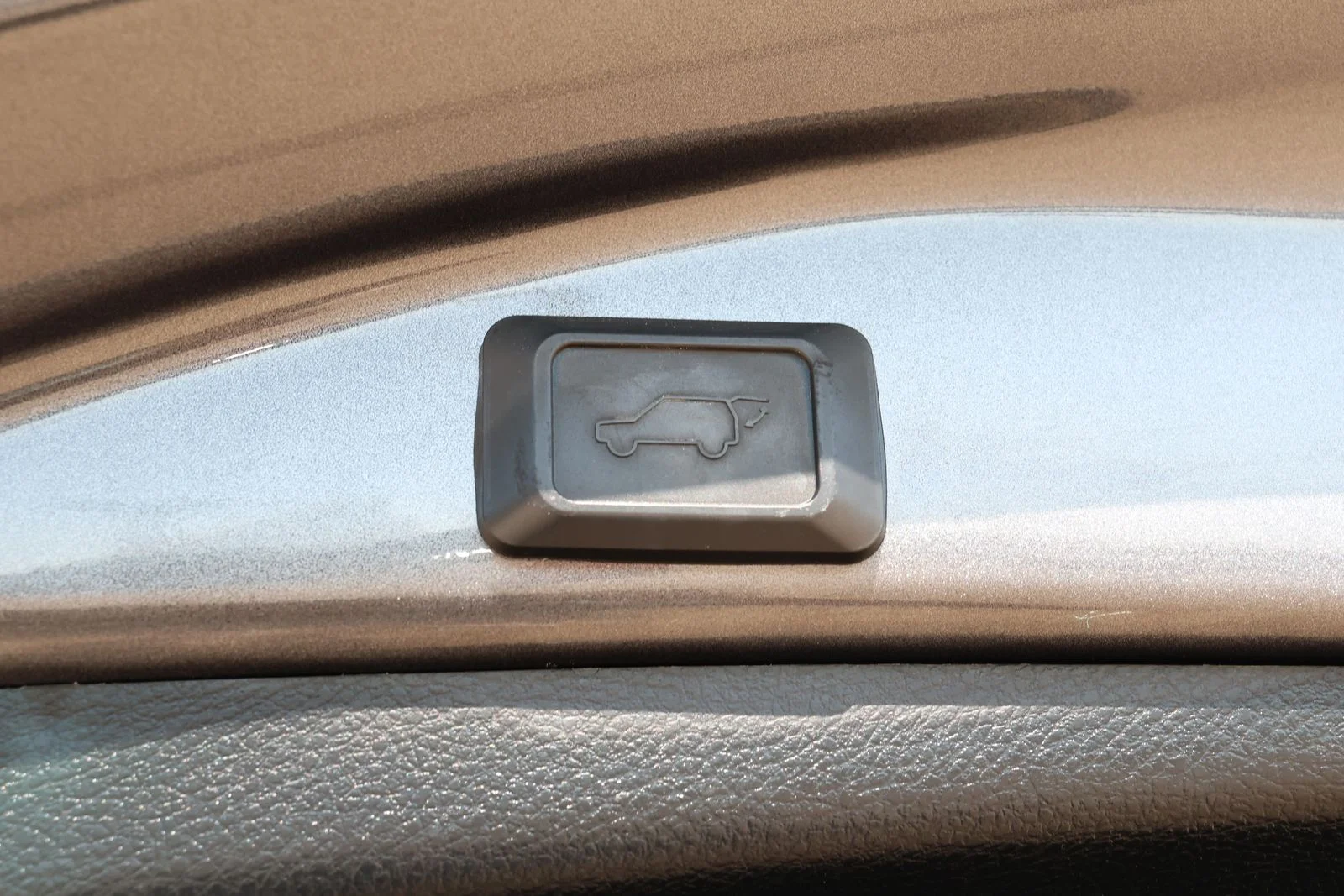 Used 2017 Gray Toyota XLE image 35