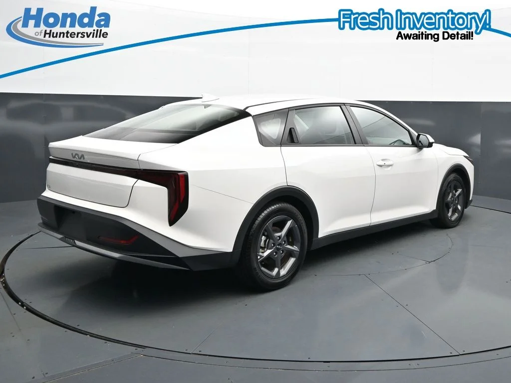 2025 Kia K4 LXS - Photo 10