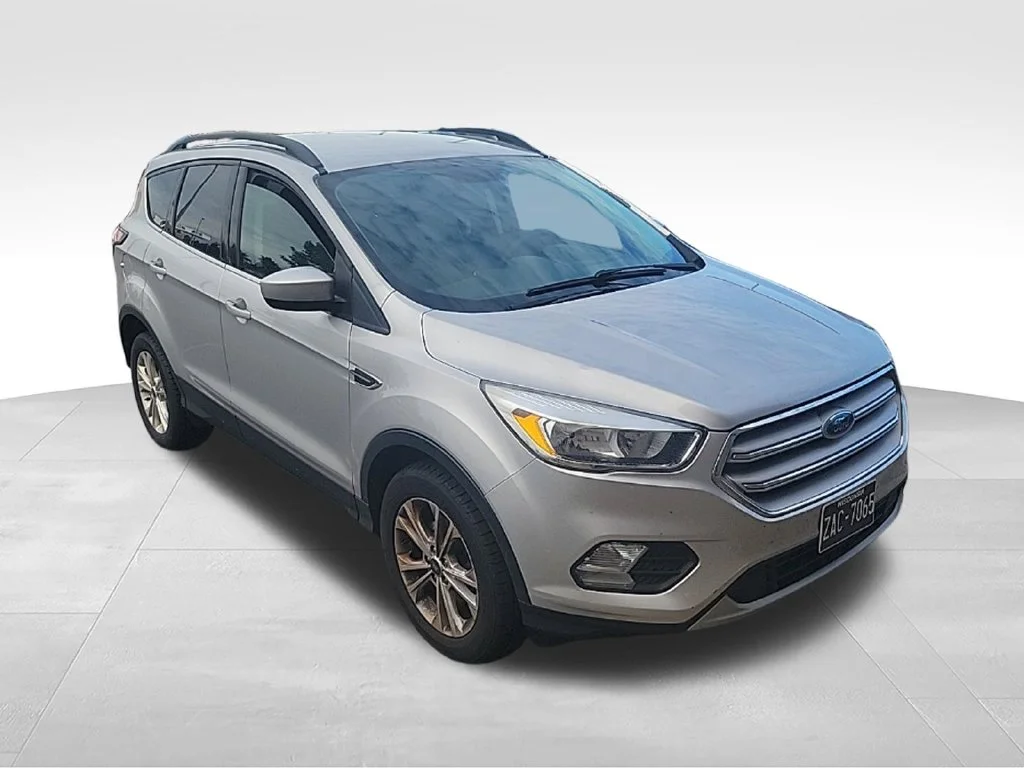Used 2018 Ingot Silver Metallic Ford SE image 3