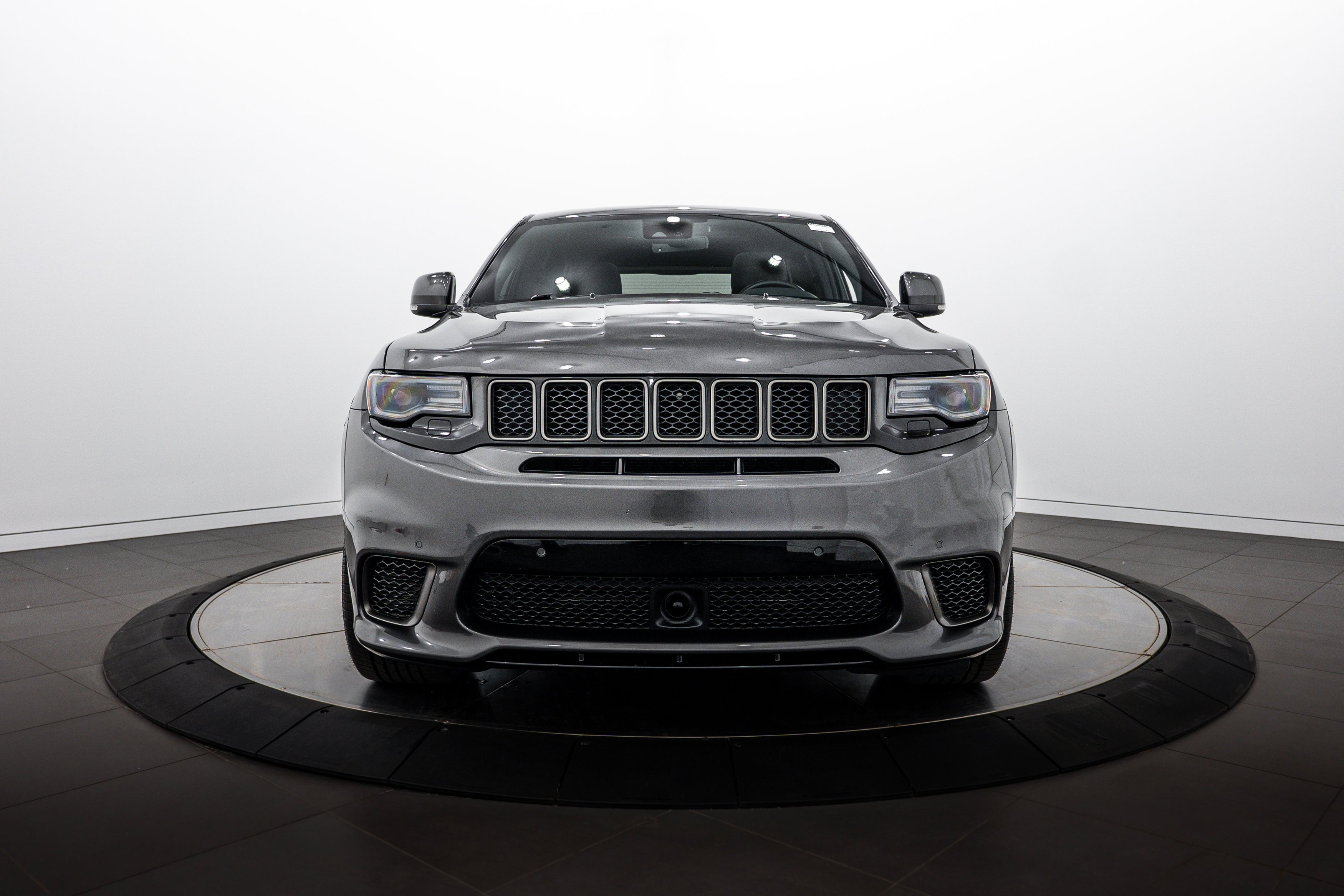 Used 2018 Granite Crystal Metallic Clearcoat Jeep Trackhawk image 30