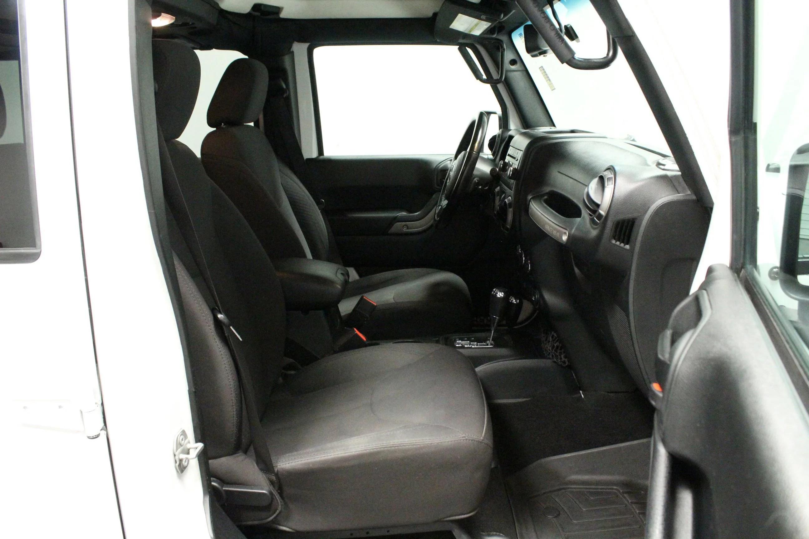 Used 2018 Bright White Clearcoat Jeep Sport image 16