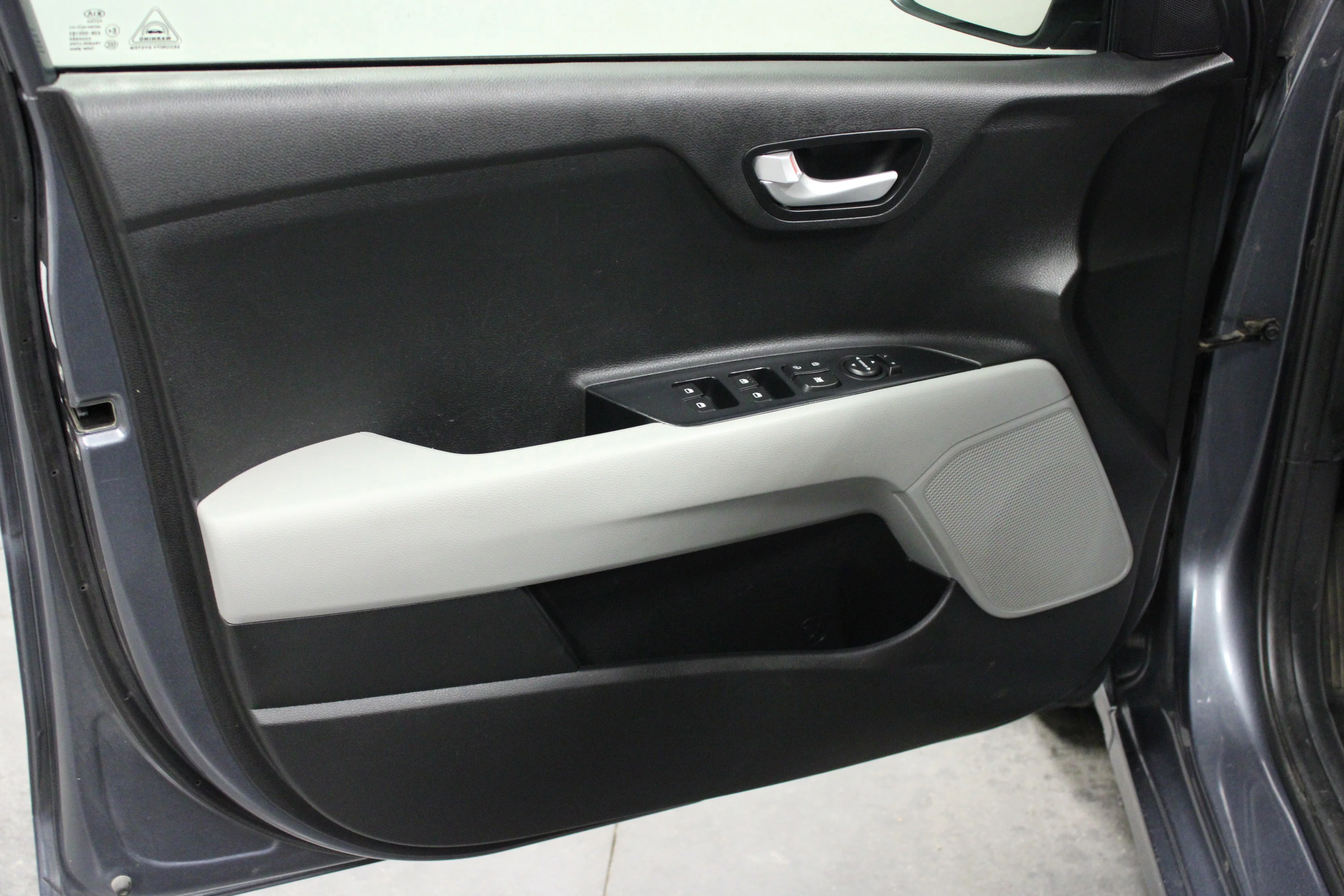Used 2020 Phantom Gray Kia S image 11