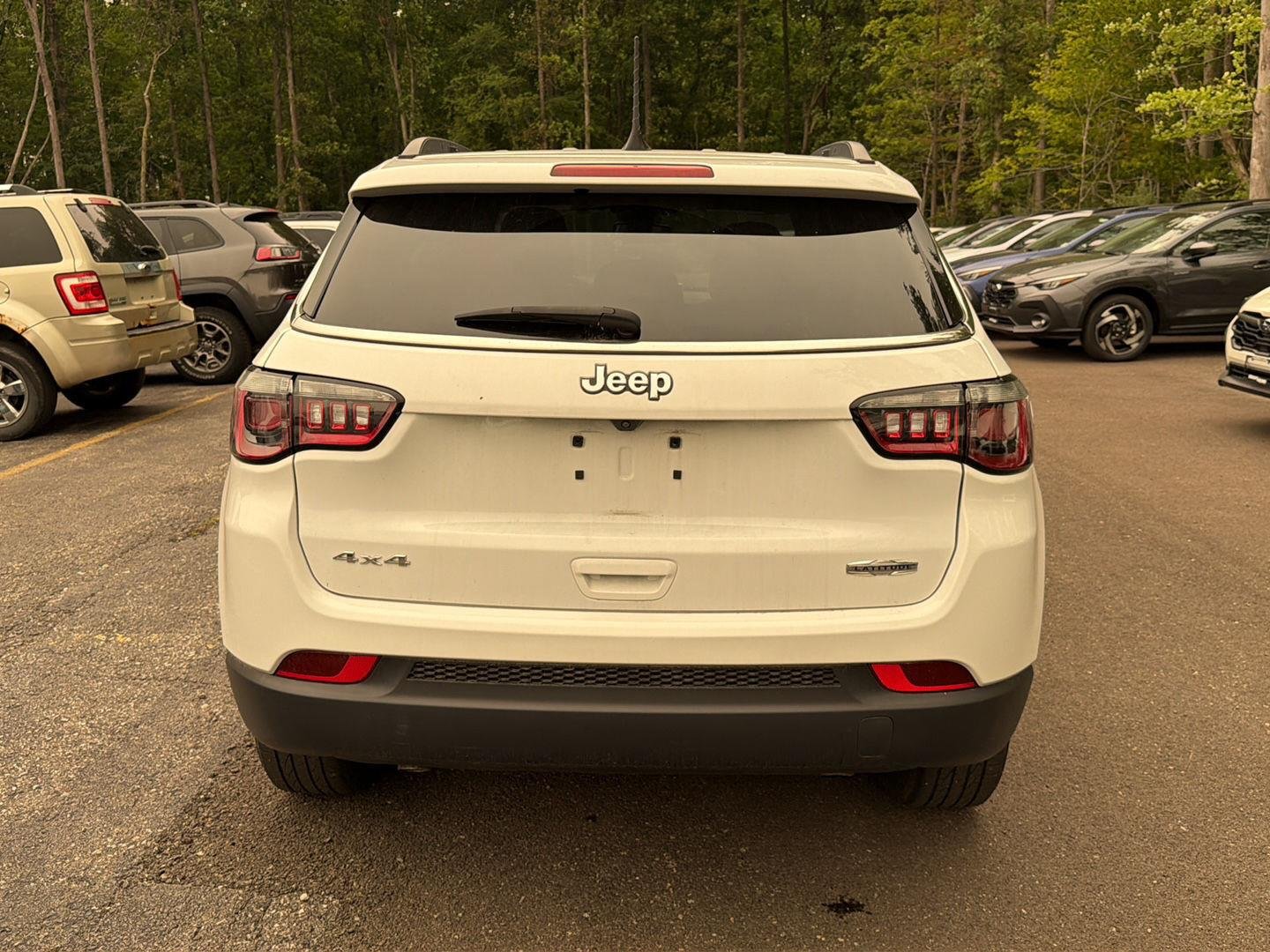 Used 2024 Bright White Clearcoat Jeep Latitude image 9