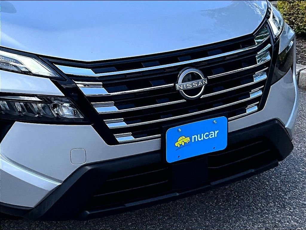 Used 2025 Silver Nissan SV image 30