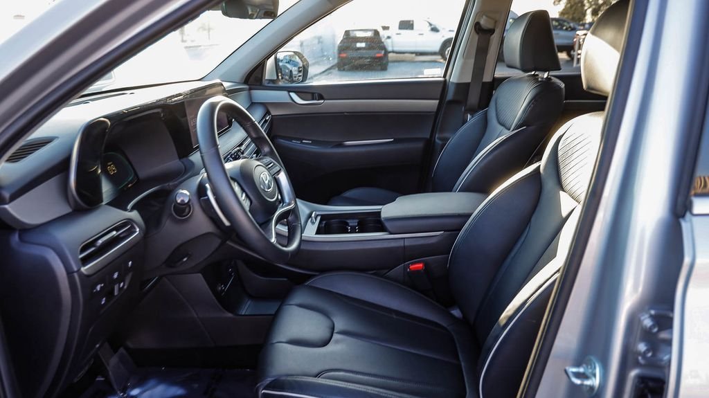 Used 2025 Silver Hyundai SEL image 21