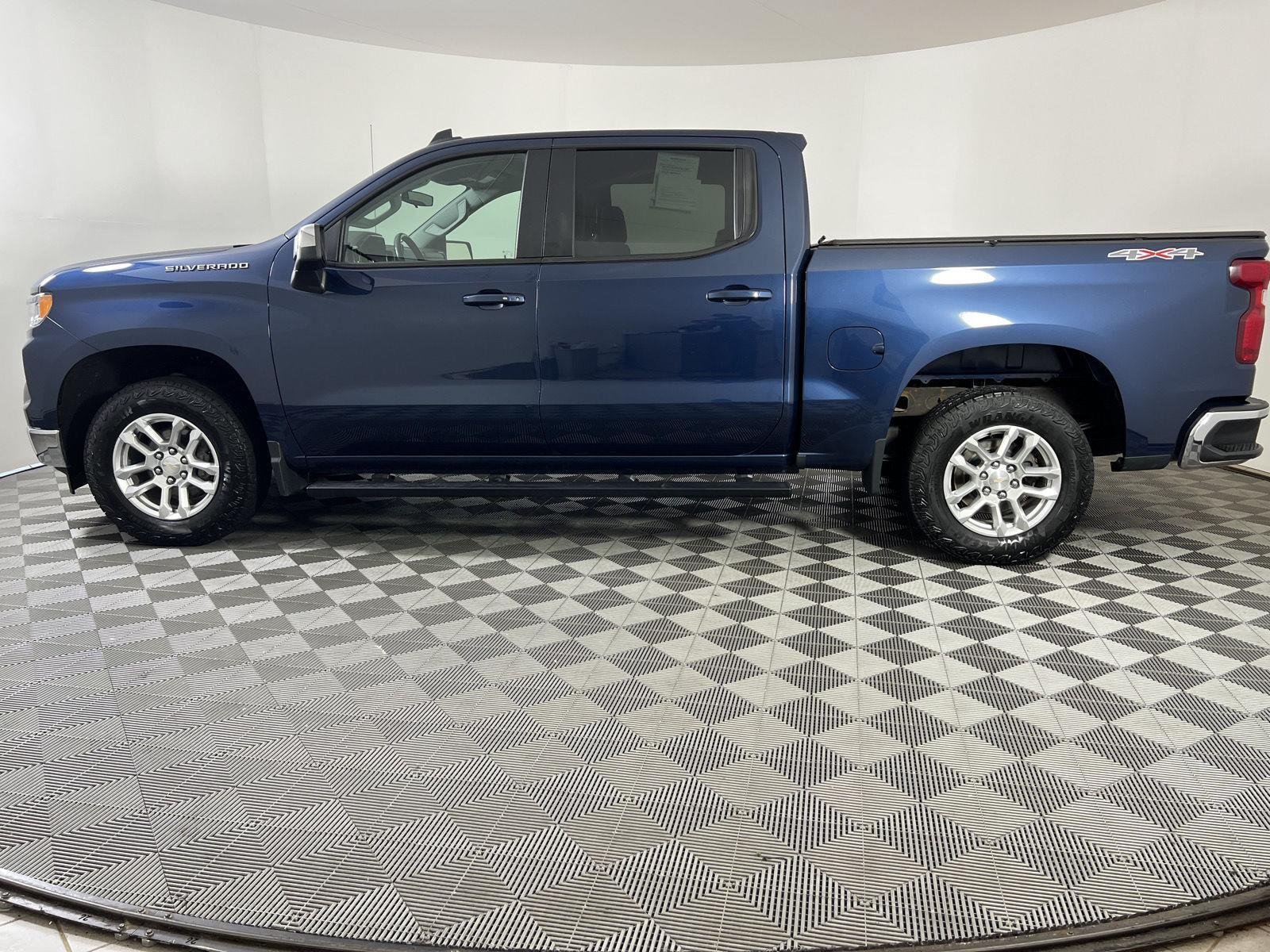 Used 2022 Northsky Blue Metallic Chevrolet LT image 15