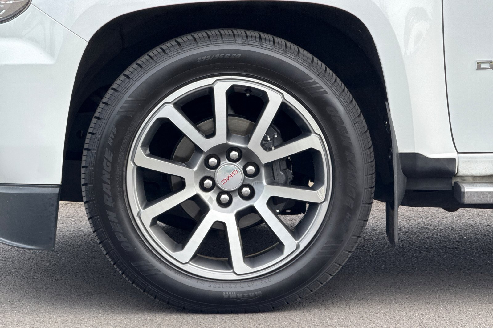 Used 2018 White GMC Denali image 30