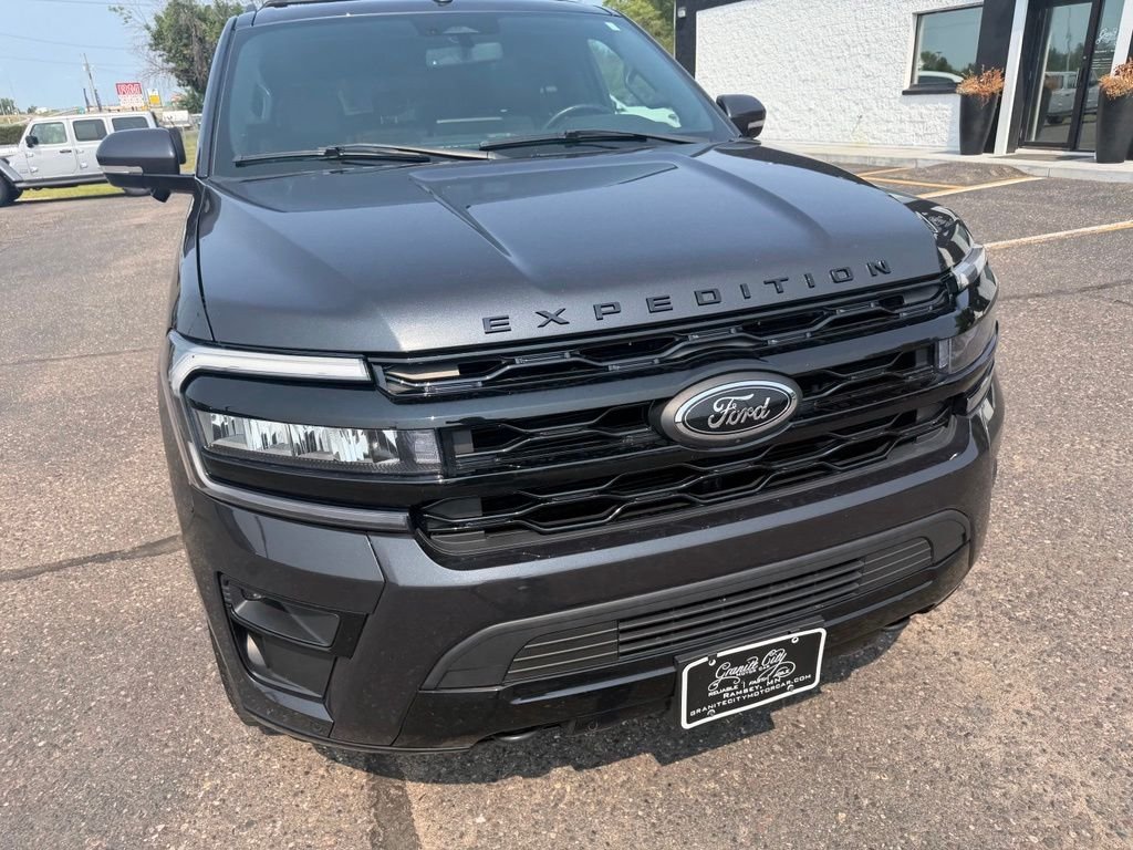 Used 2023  Ford Limited image 13