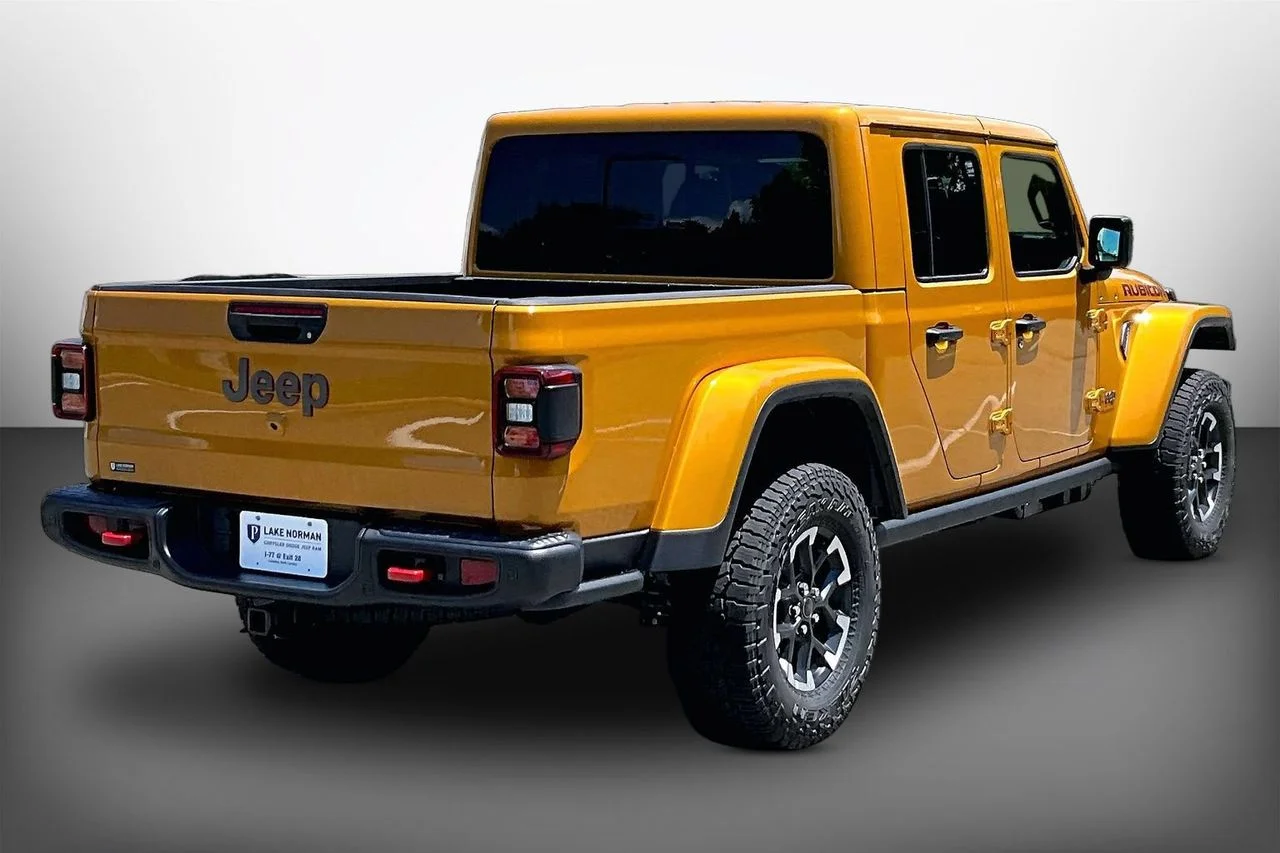 New 2026 Goldilocks Exterior Paint Jeep Rubicon X image 8