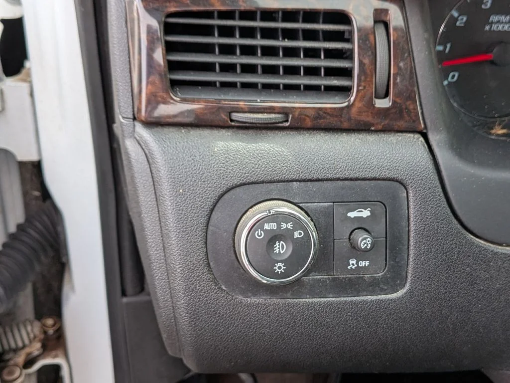 Used 2014 White Chevrolet LTZ image 20