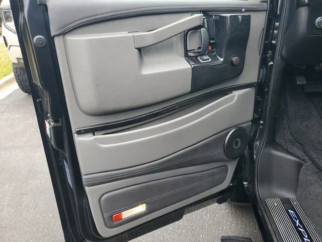 Used 2024 Onyx Black GMC Work Van image 8