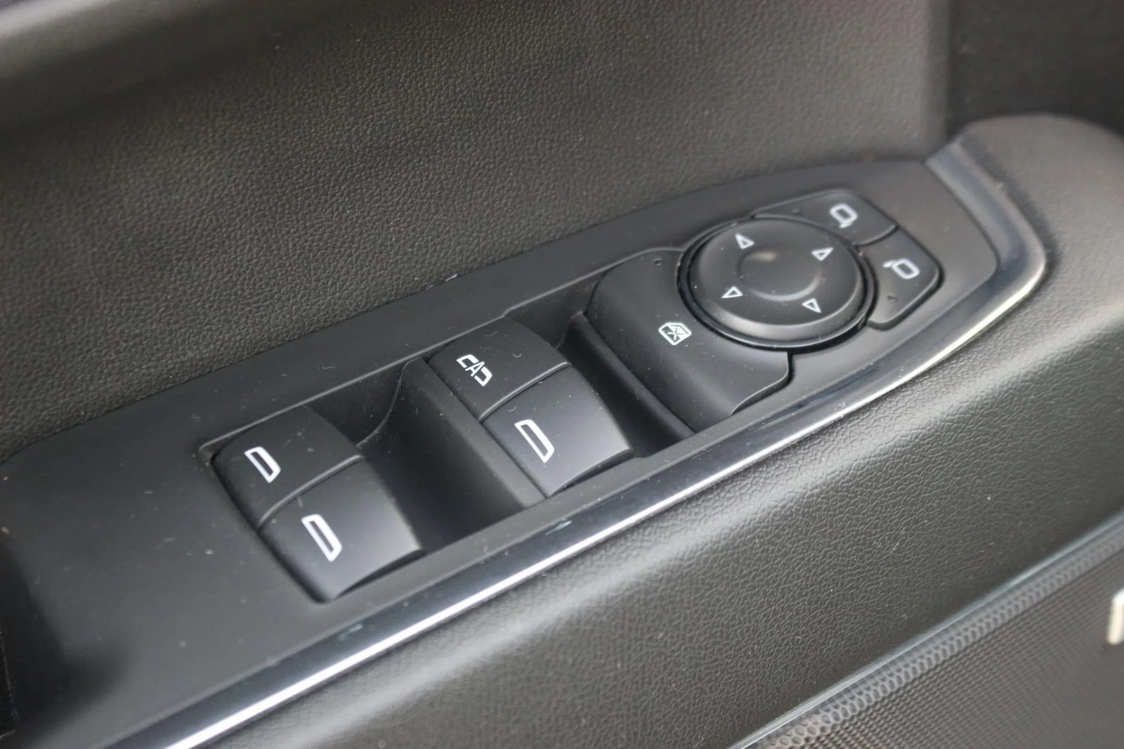 Used 2024 Summit White Chevrolet RST image 16