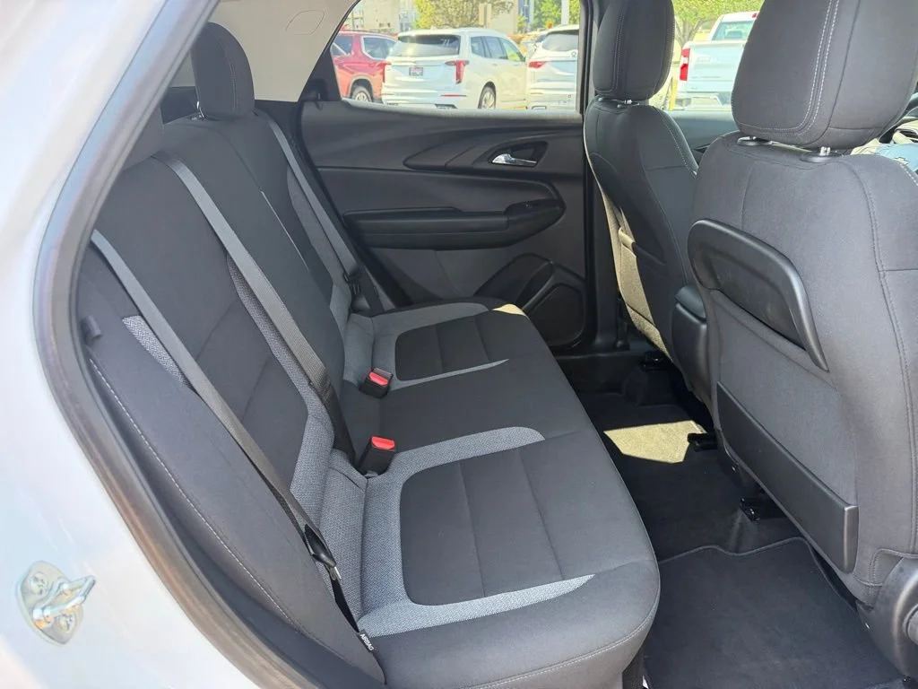 Used 2025 Summit White Chevrolet LT image 22