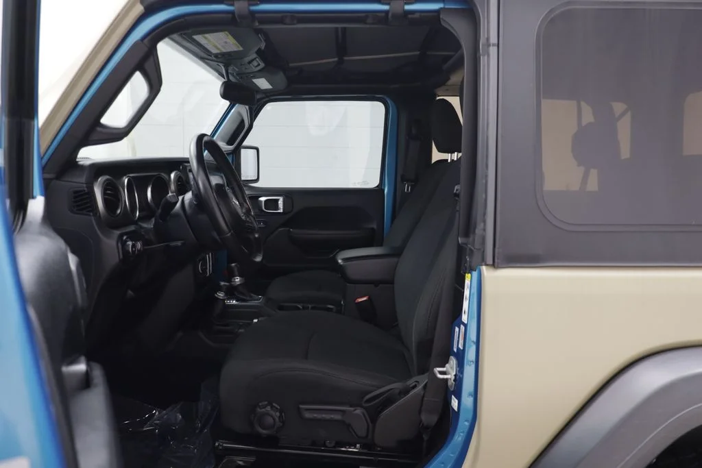 Used 2019 Bikini Pearlcoat Jeep Sport S image 5