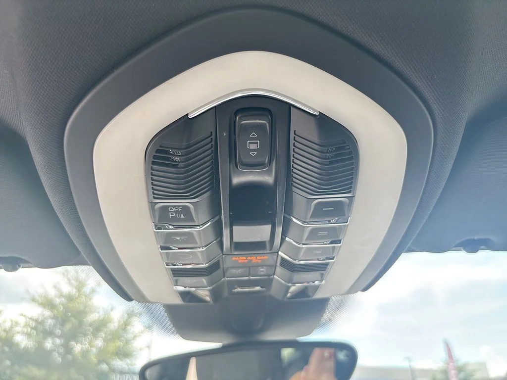 Used 2017 White Porsche Base image 43