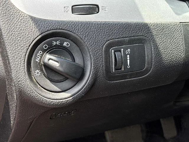 Used 2018 Red Dodge SE image 27