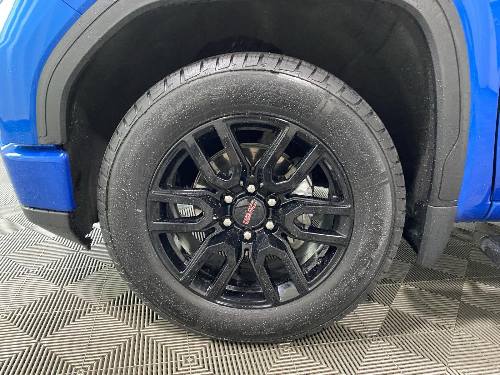 Used 2024 Dynamic Blue Metallic GMC Elevation image 18
