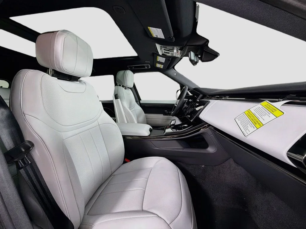 New 2026 Santorini Black Land Rover SE image 30
