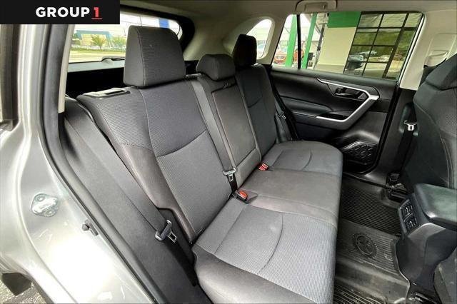 2022 Toyota RAV4 LE - Photo 20