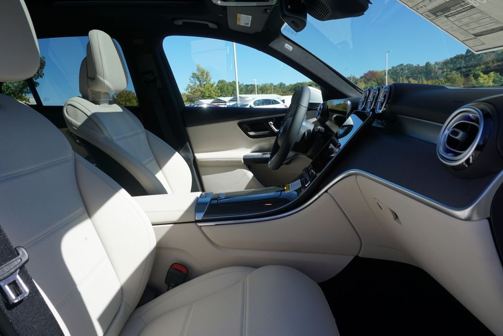 Used 2026 Polar White Mercedes-Benz GLC 300 image 61