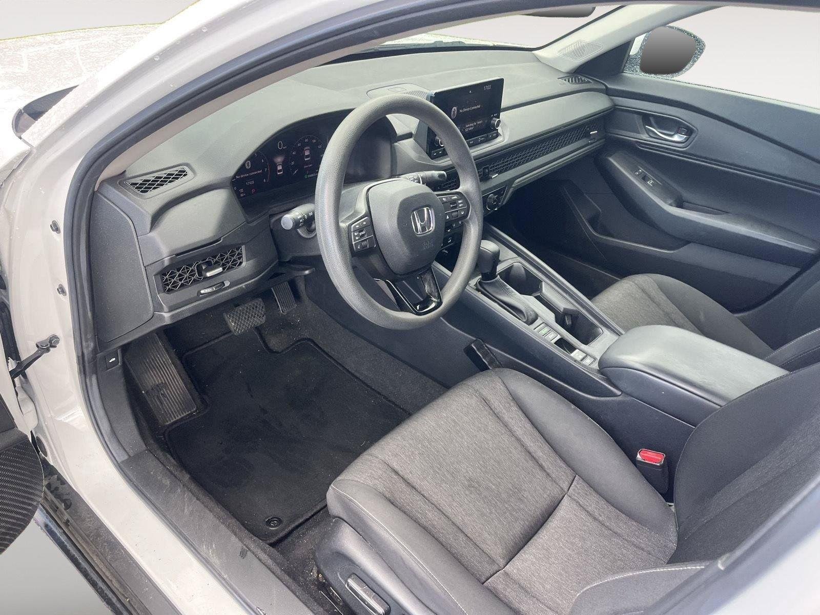 Used 2024 Platinum White Pearl Honda EX image 24