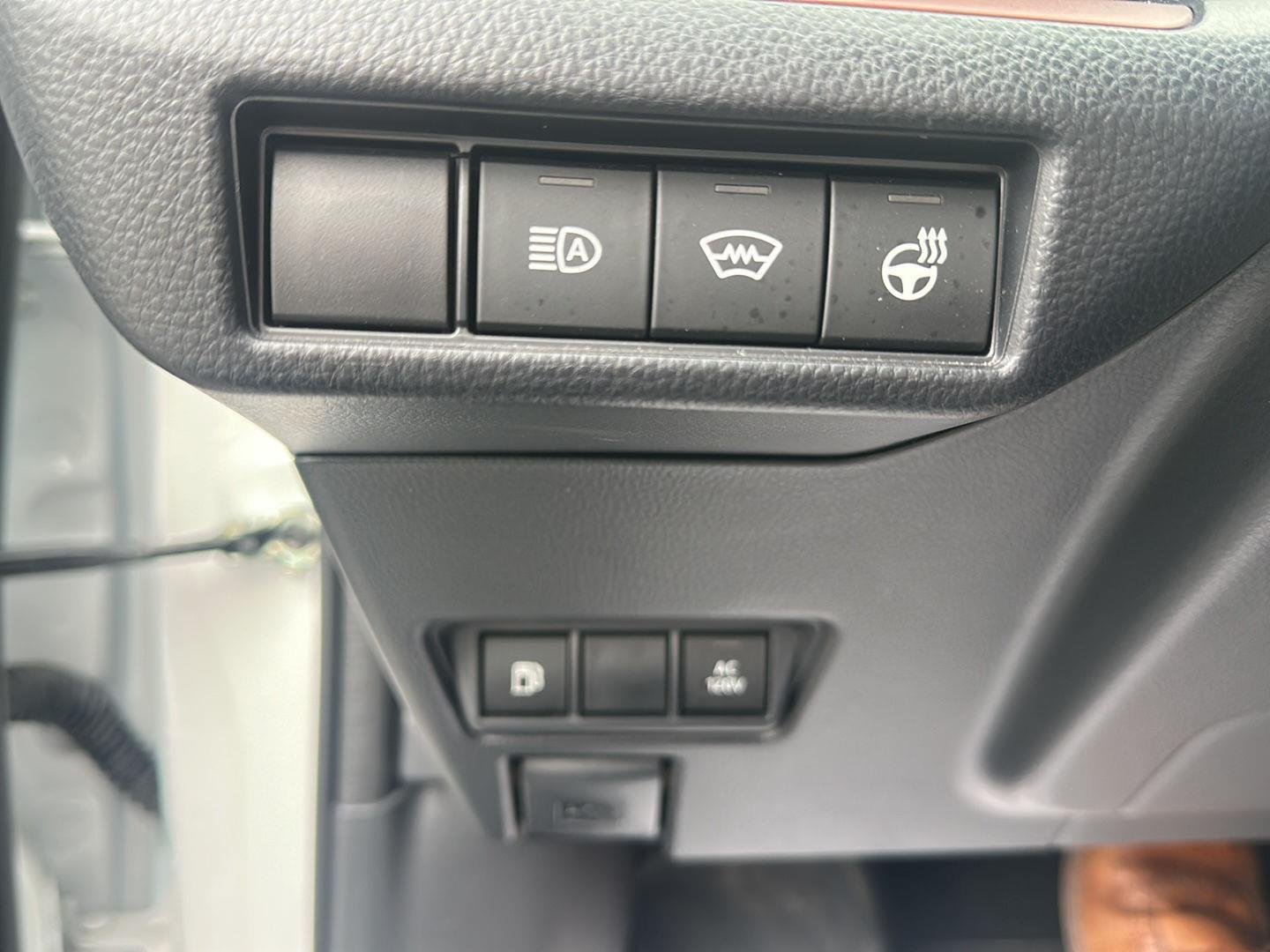 Used 2024 Wind Chill Pearl Toyota SE image 7