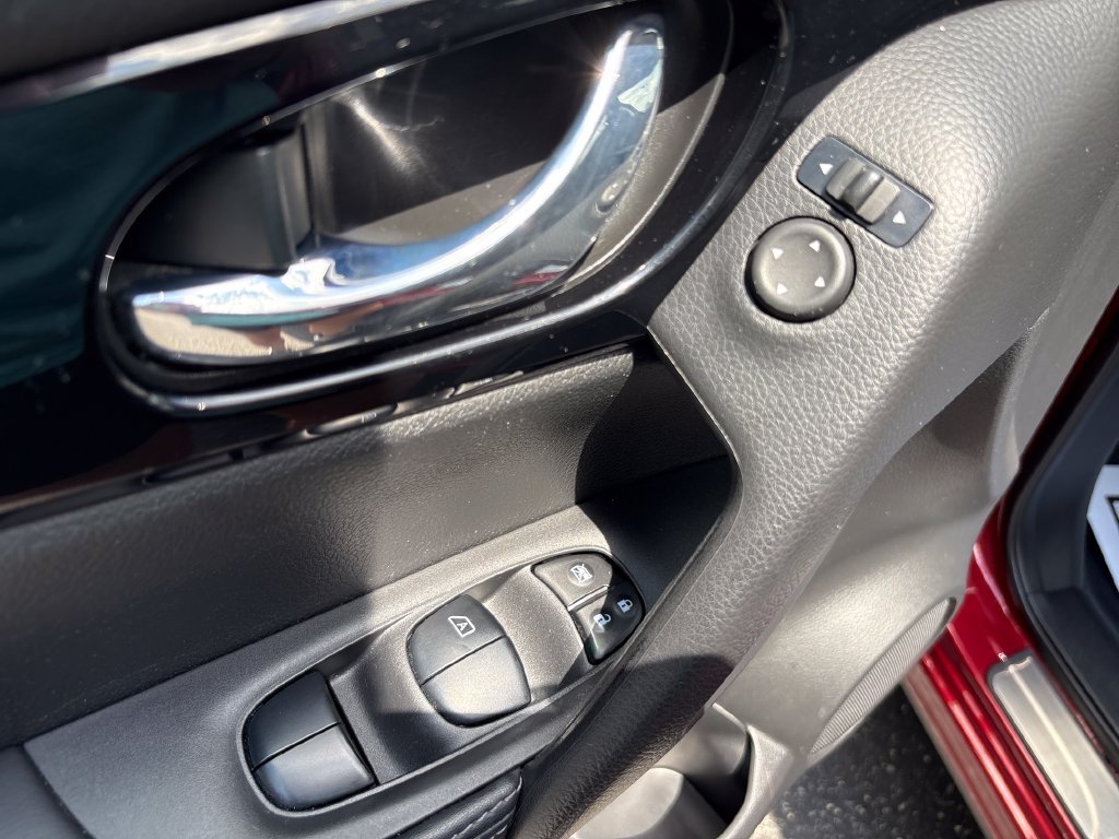 Used 2020 Red Nissan SV image 14