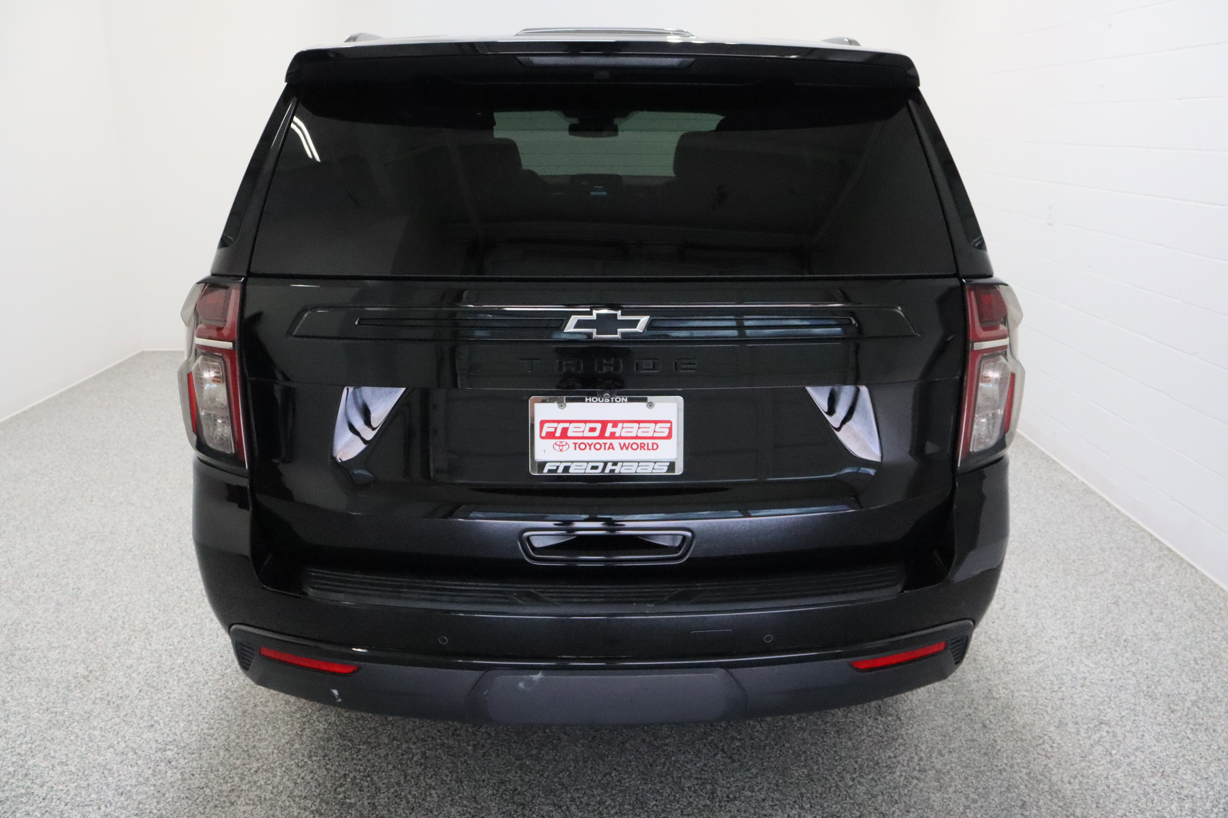 Used 2024 Black Chevrolet Z71 5.3L image 8