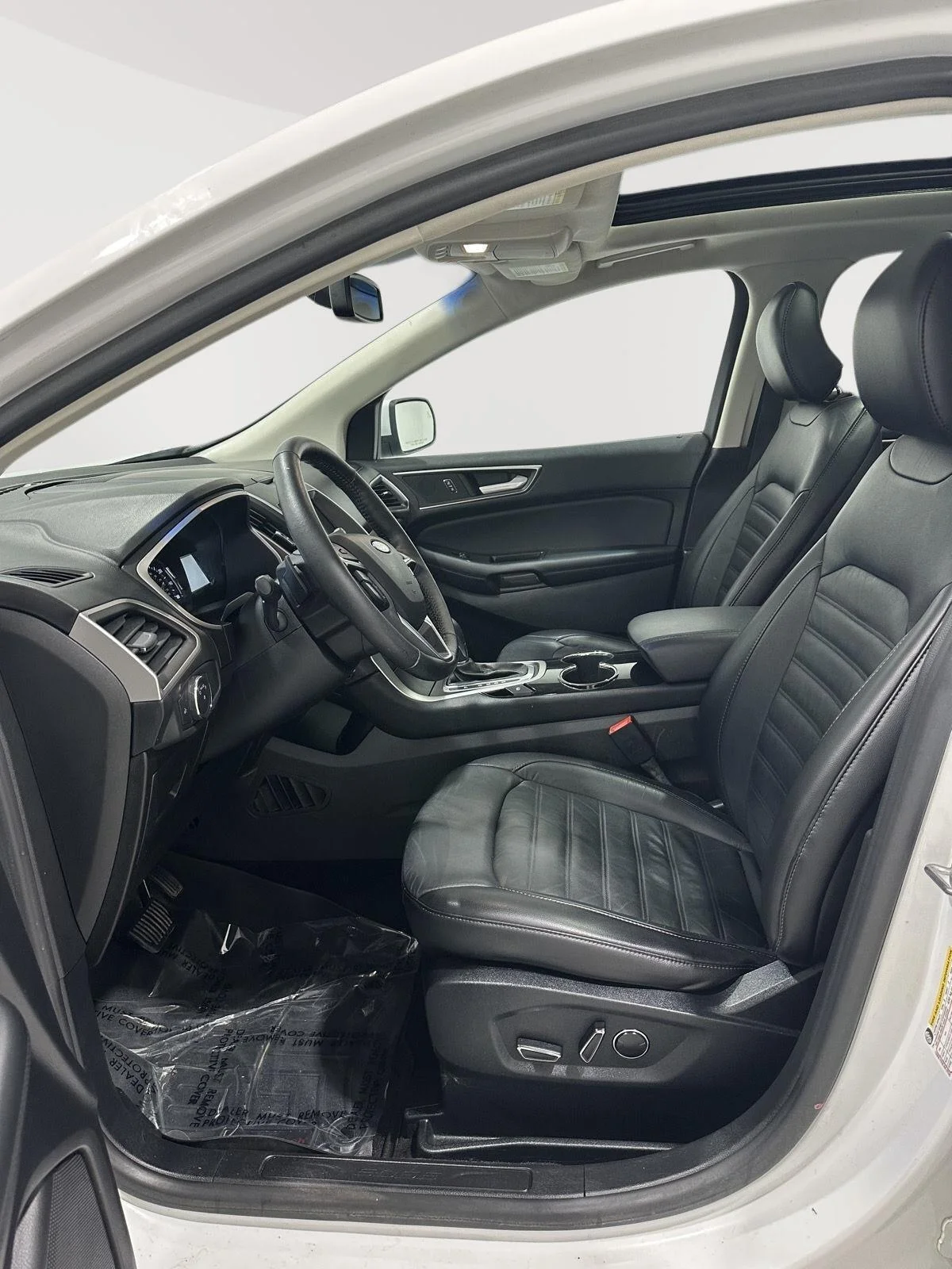 Used 2016 Oxford White Ford SEL image 9