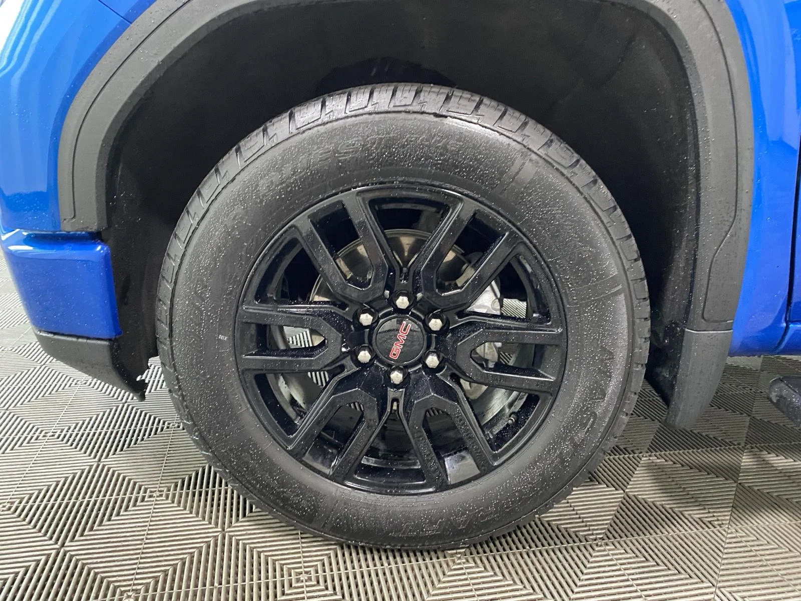Used 2024 Dynamic Blue Metallic GMC Elevation image 18