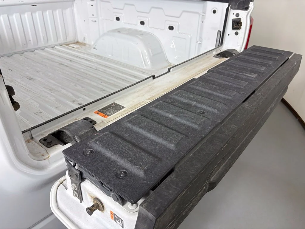 Used 2025 White GMC SLT image 43