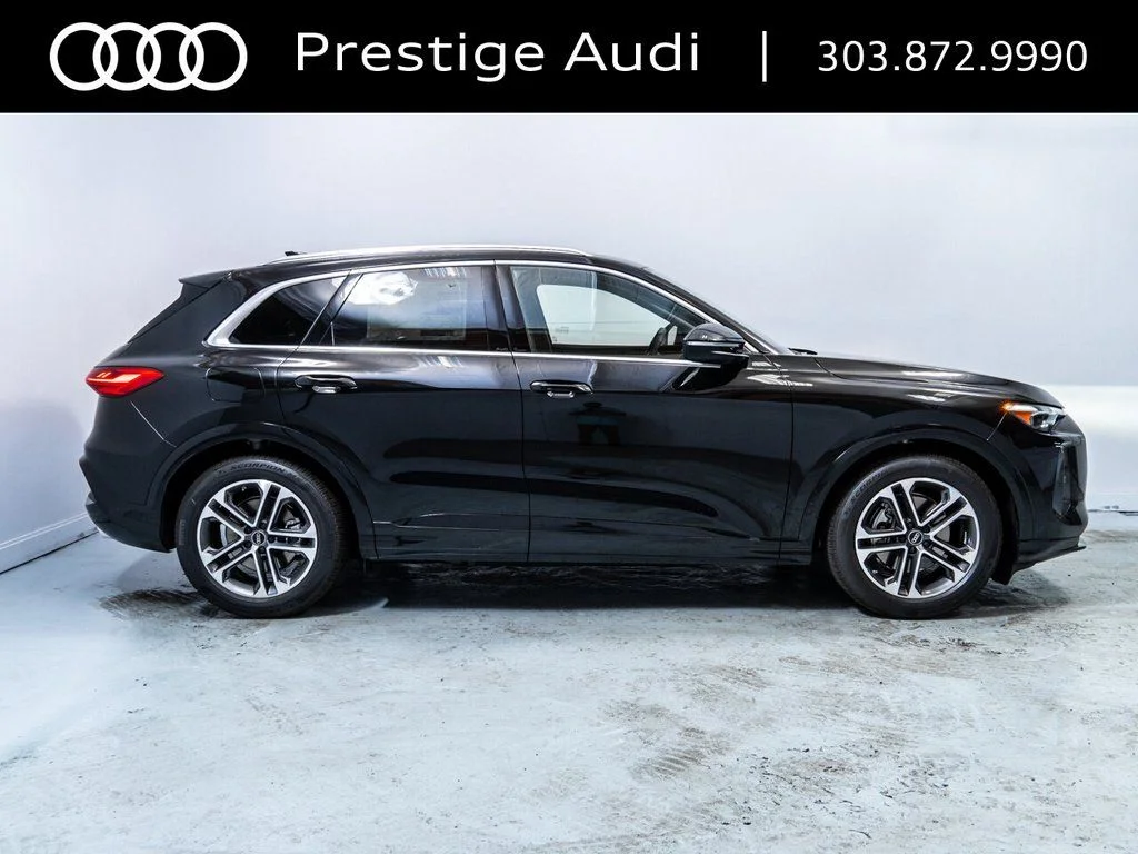 Used 2025 Mythos Black Metallic Audi 2.0T Prestige image 9