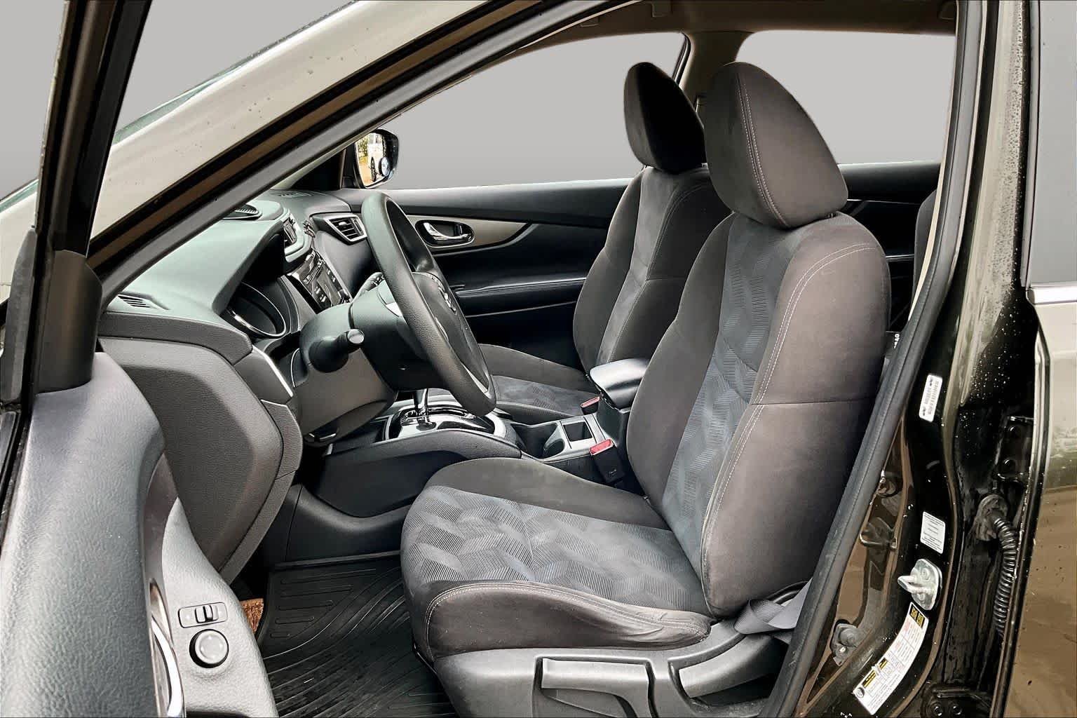 Used 2015 Midnight Jade Nissan S image 7