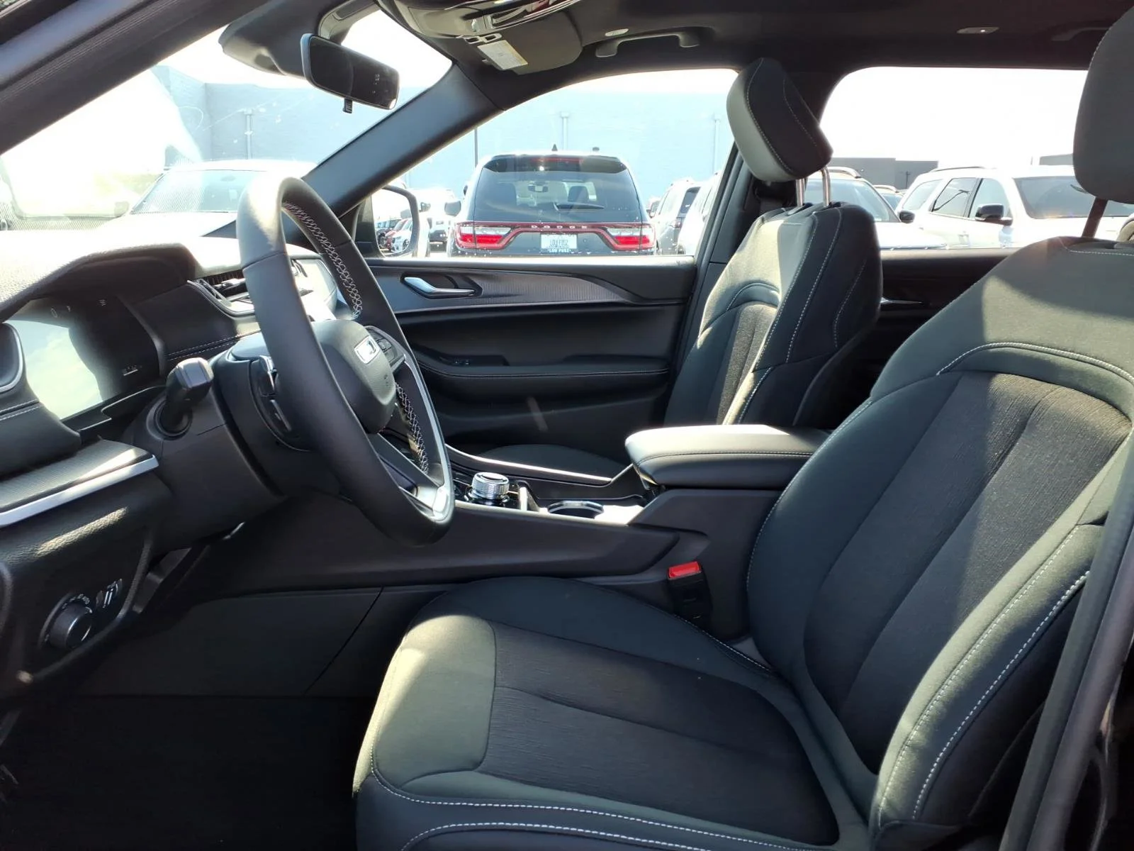 New 2026 Diamond Black Crystal Pearlcoat Jeep Laredo X image 15