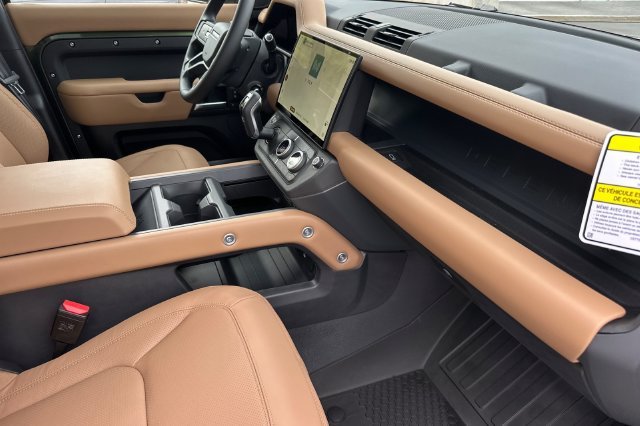 New 2026 Woolstone Green Land Rover X-Dynamic SE image 15