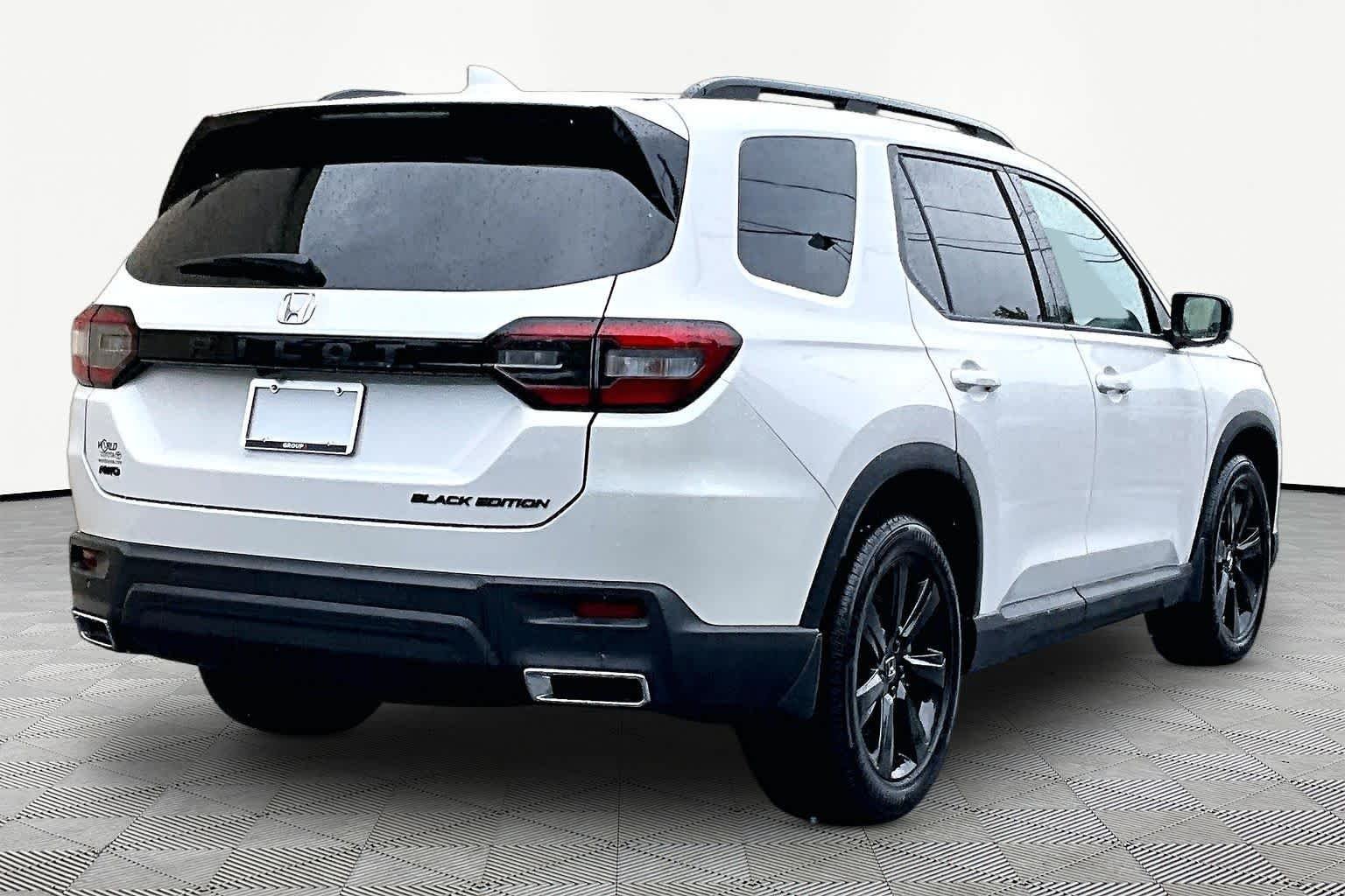 Used 2025 Platinum White Pearl Honda Black Edition image 13