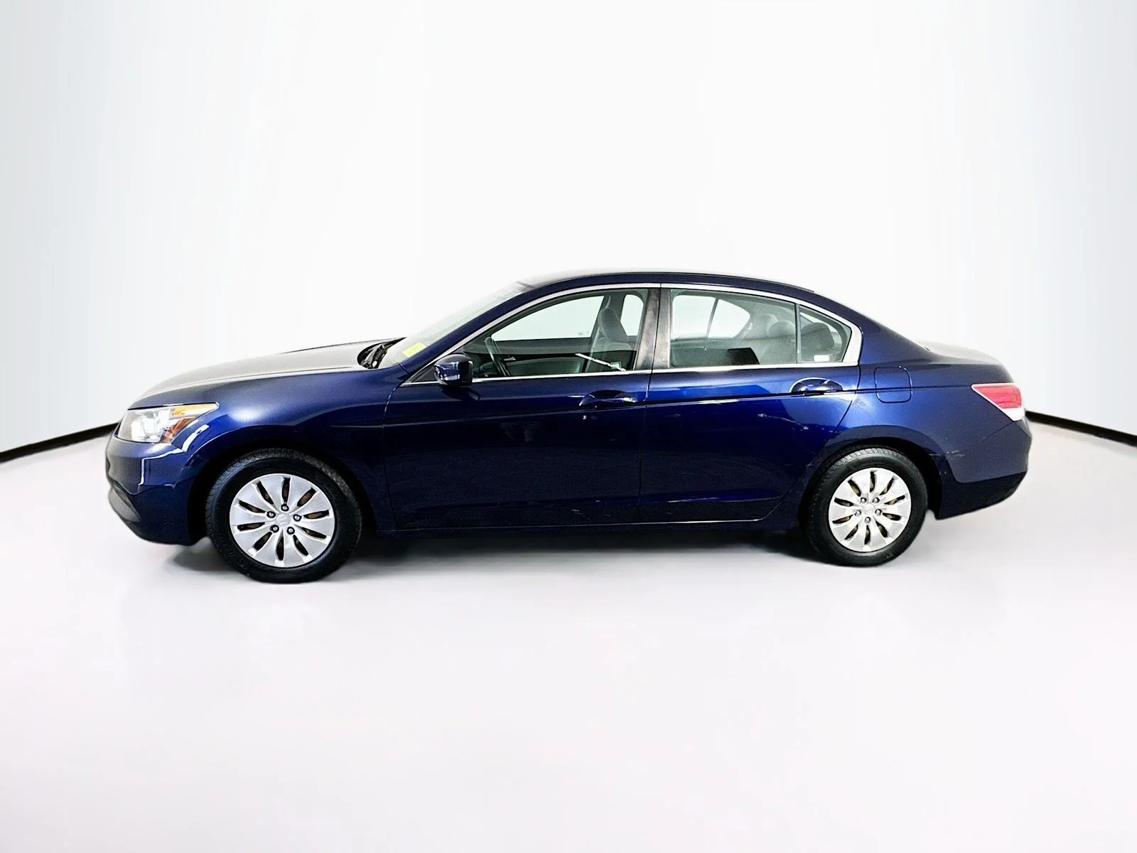 Used 2011 Blue Honda LX image 4