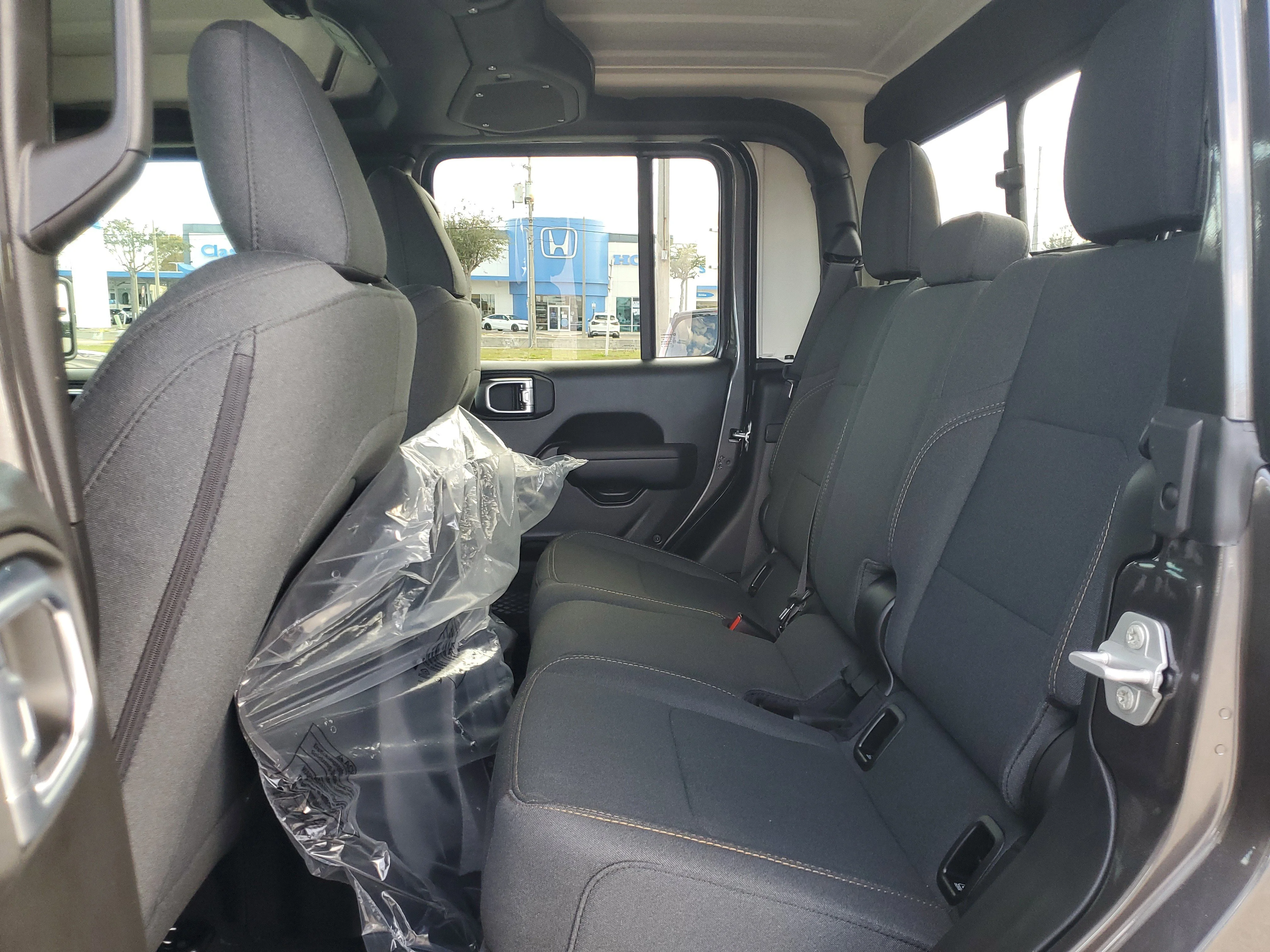 New 2026 Granite Crystal Metallic Clearcoat Jeep Sport S image 9