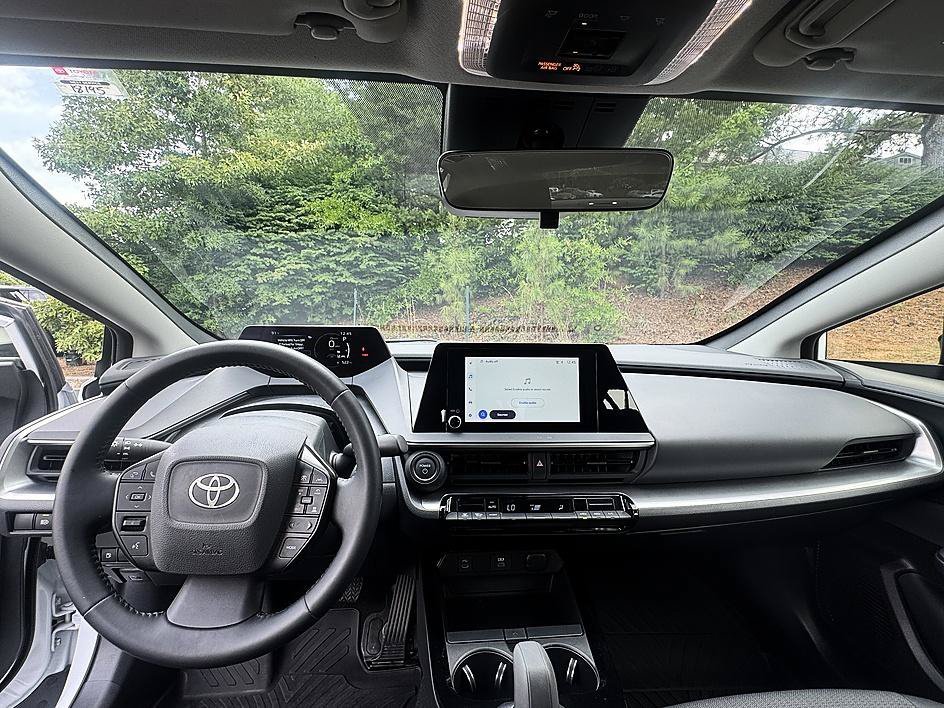 Used 2025 Wind Chill Pearl Toyota LE image 17