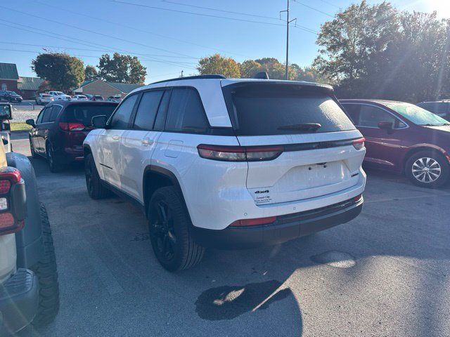 Used 2025 White Jeep Limited image 3