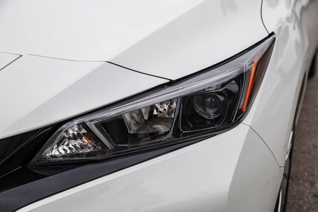 Used 2023 White Nissan S image 10