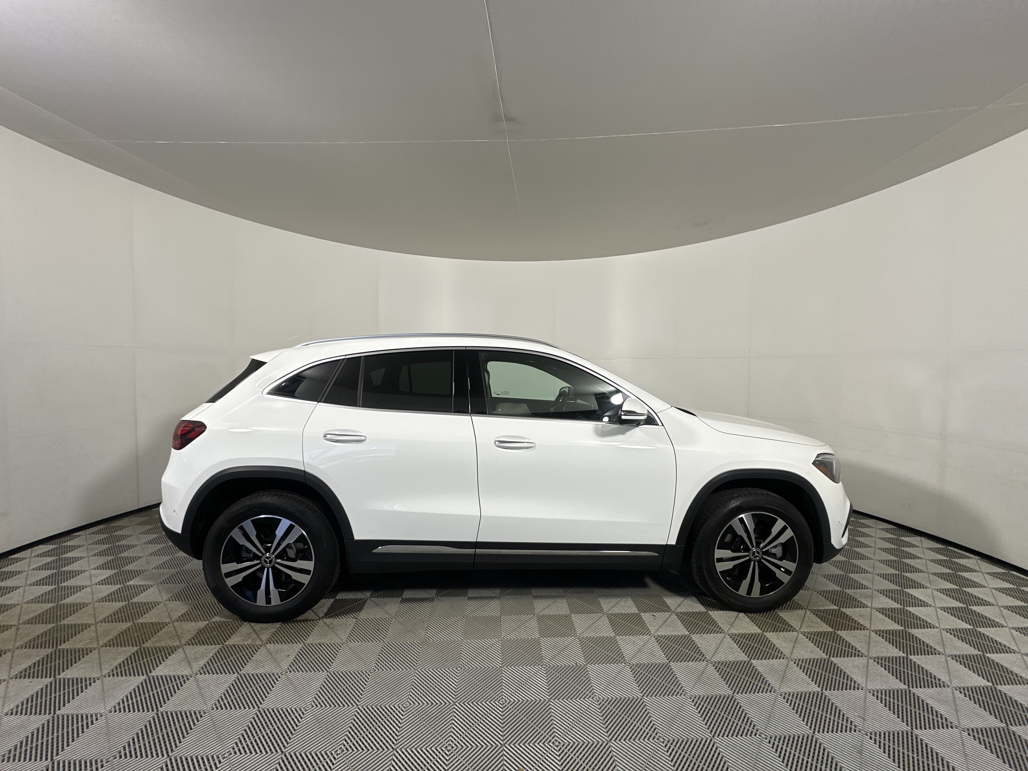 New 2026 Polar White Mercedes-Benz GLA 250 image 8