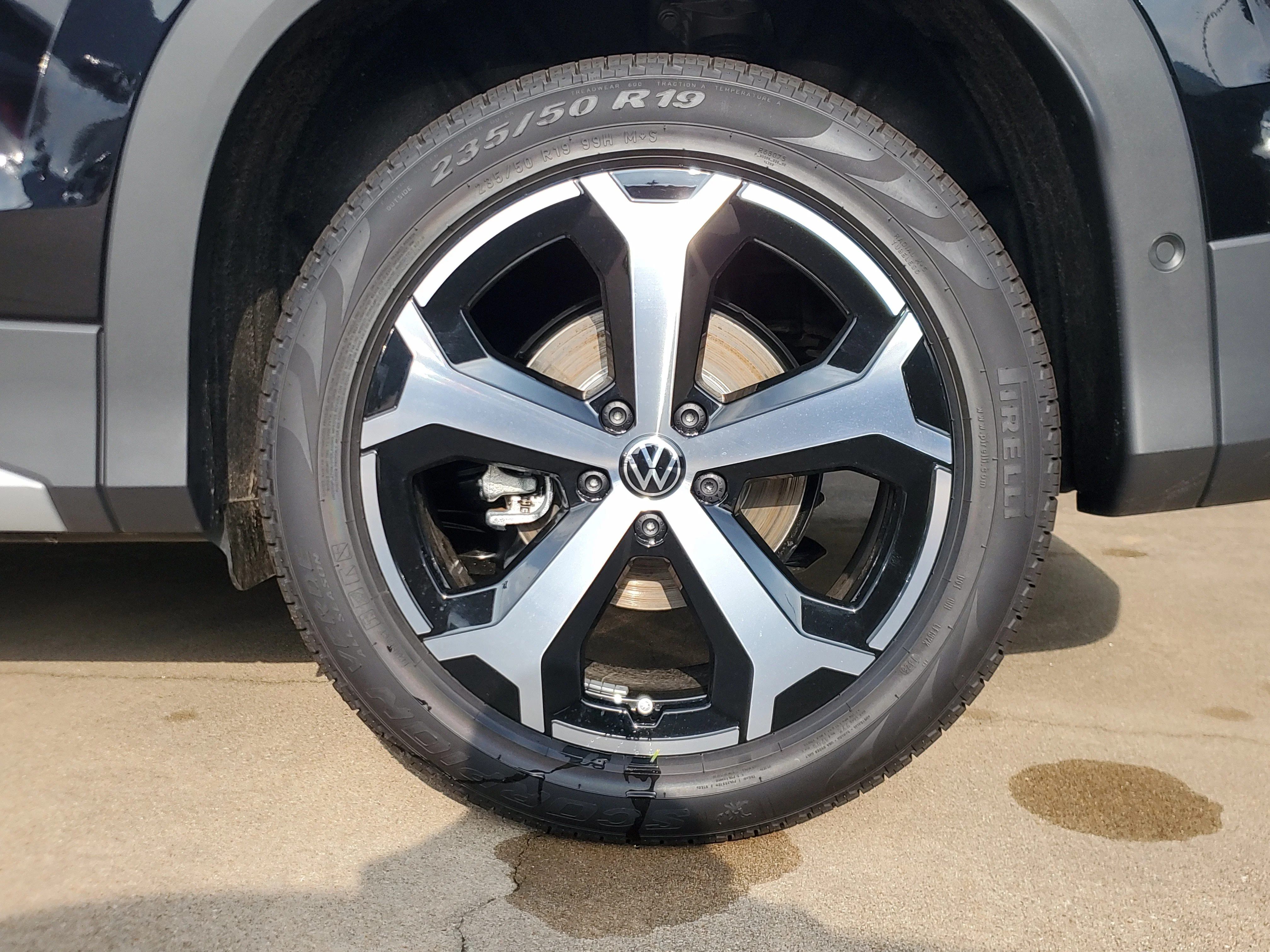 New 2026 Black Volkswagen SE image 8