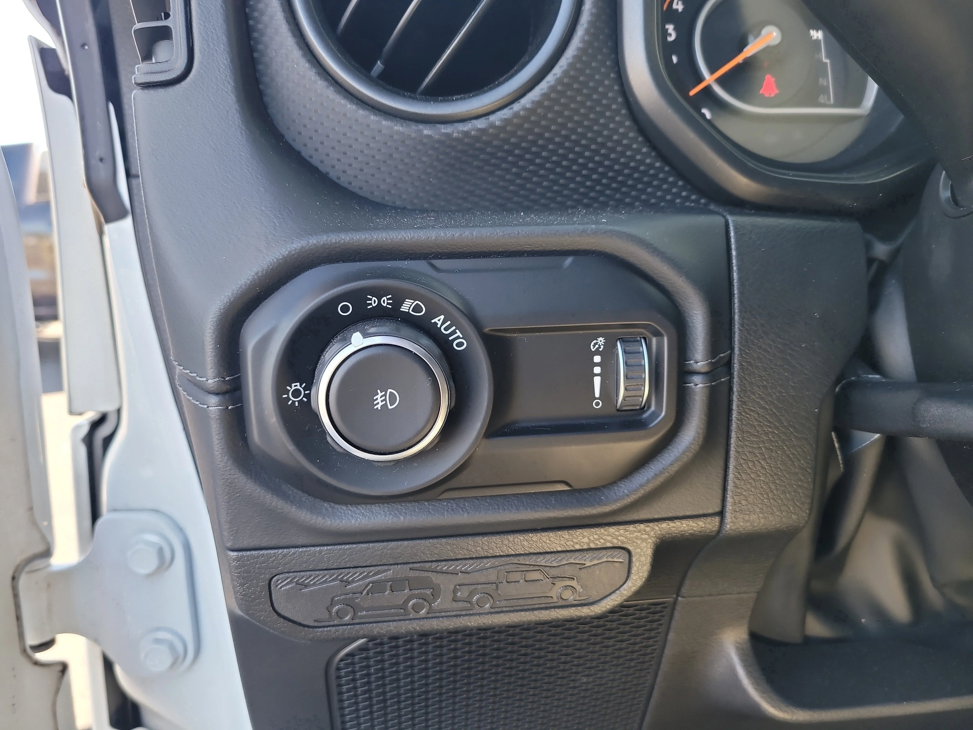 Used 2024 Bright White Clearcoat Jeep Rubicon image 30