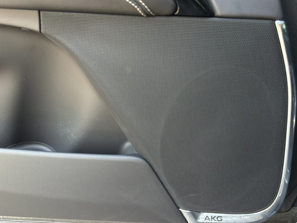 Used 2025 Black Cadillac Sport Platinum image 25