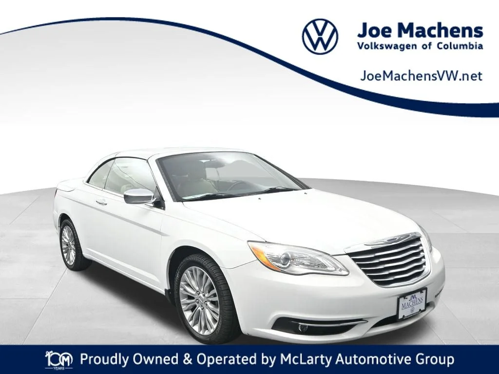 2011 Chrysler 200 Limited Convertible's photo
